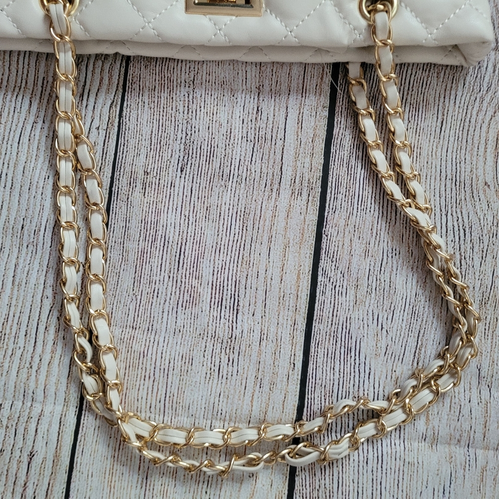 ✨️ White Quilted Vegan leather small tote✨️ - Picture 11 of 12